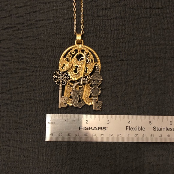 Large Vintage Keys Pendant Necklace - Picture 6 of 8